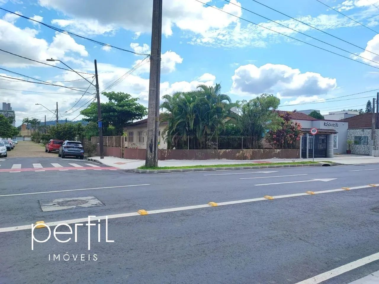 Casa comercial à venda em Joinville-SC, bairro Bucarein: 3 quartos, 2 salas, 2 banheiros,  - Foto 4