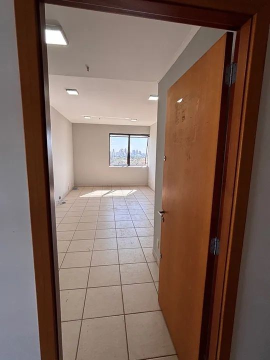 Aluga-se sala comercial 30 m2 Cidade empresarial Edifício Montreal Av. Rio Verde  - Foto 7