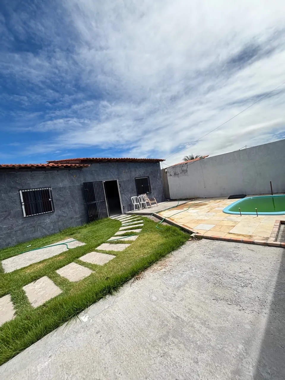 Alugo casa em barrerinhas!