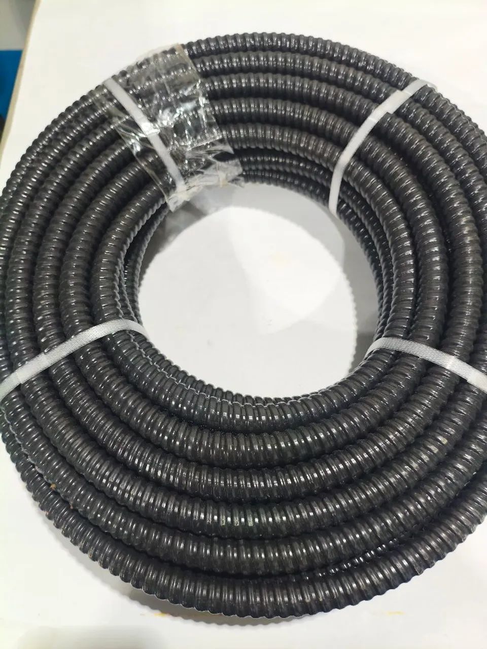 Eletroduto flexível metálico (Sealtubo) c/ capa diâmetro de 3/8" Rolo com 30 metros 