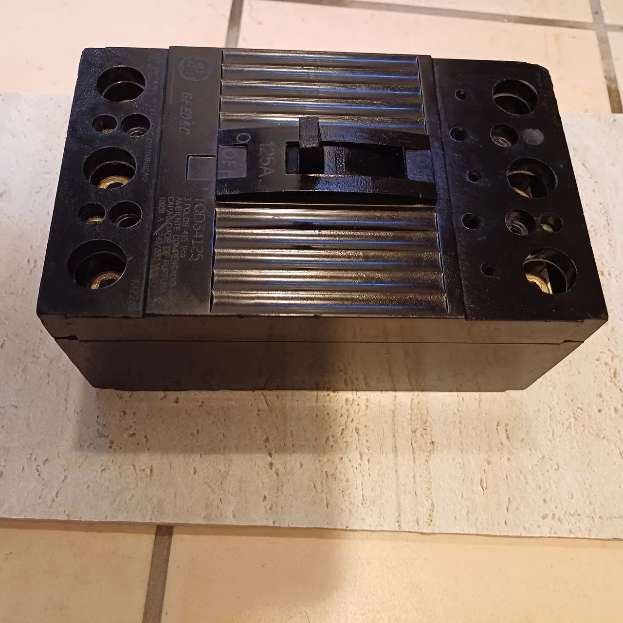 Disjuntor GE TQD 34125 3 Polos- Segurança Elétrica Residencial - Foto 2