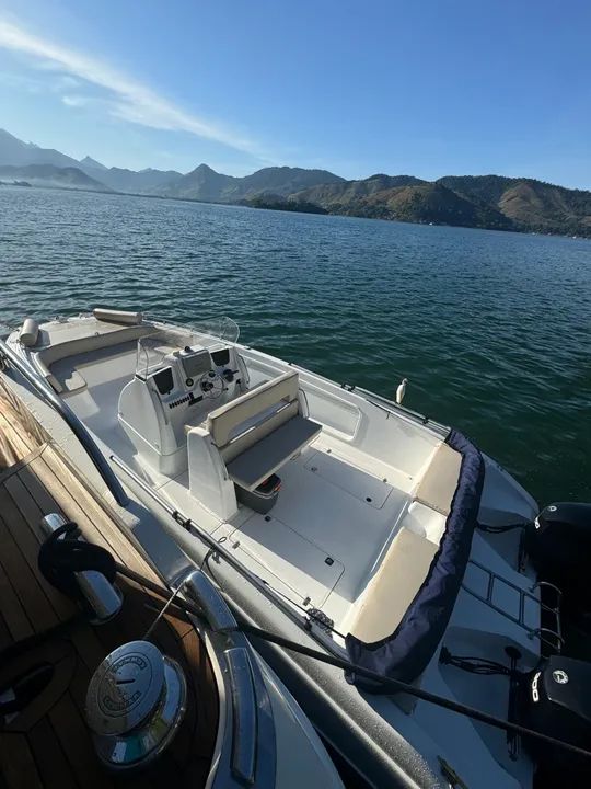 Lancha Catamarã 30pes 2x3000hp