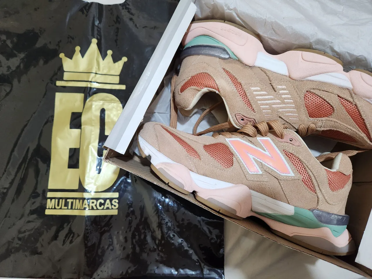 New Balance 9060 Rosa e Bege 39/40 1º linha + brinde