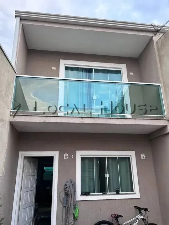 Sobrado à venda em Curitiba, Sítio Cercado, com 2 quartos, 100m²
