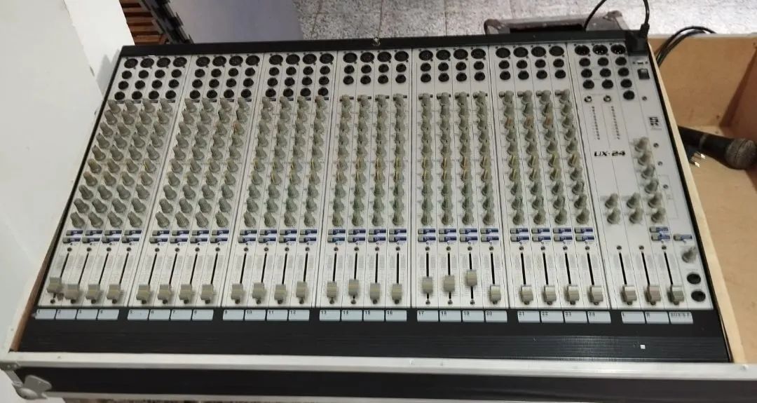 Mesa De Som Staner UX-24, R$1.600.00. *. - Foto 3