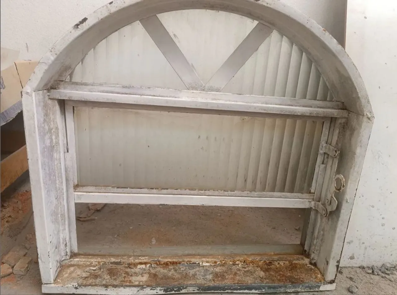 Janela de Arco em ferro com vidro