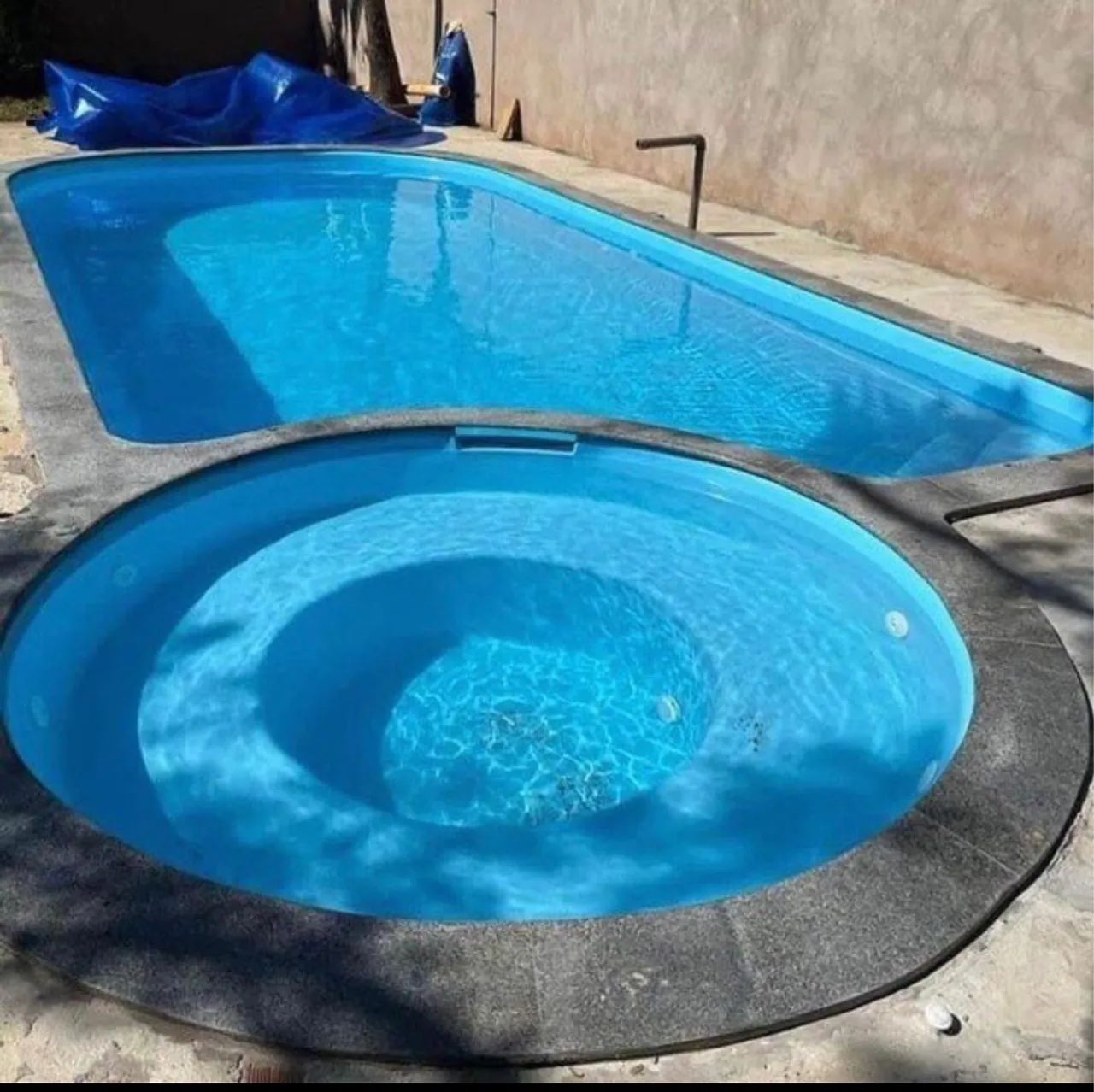 Piscina e ofurô para relaxar! Completa 