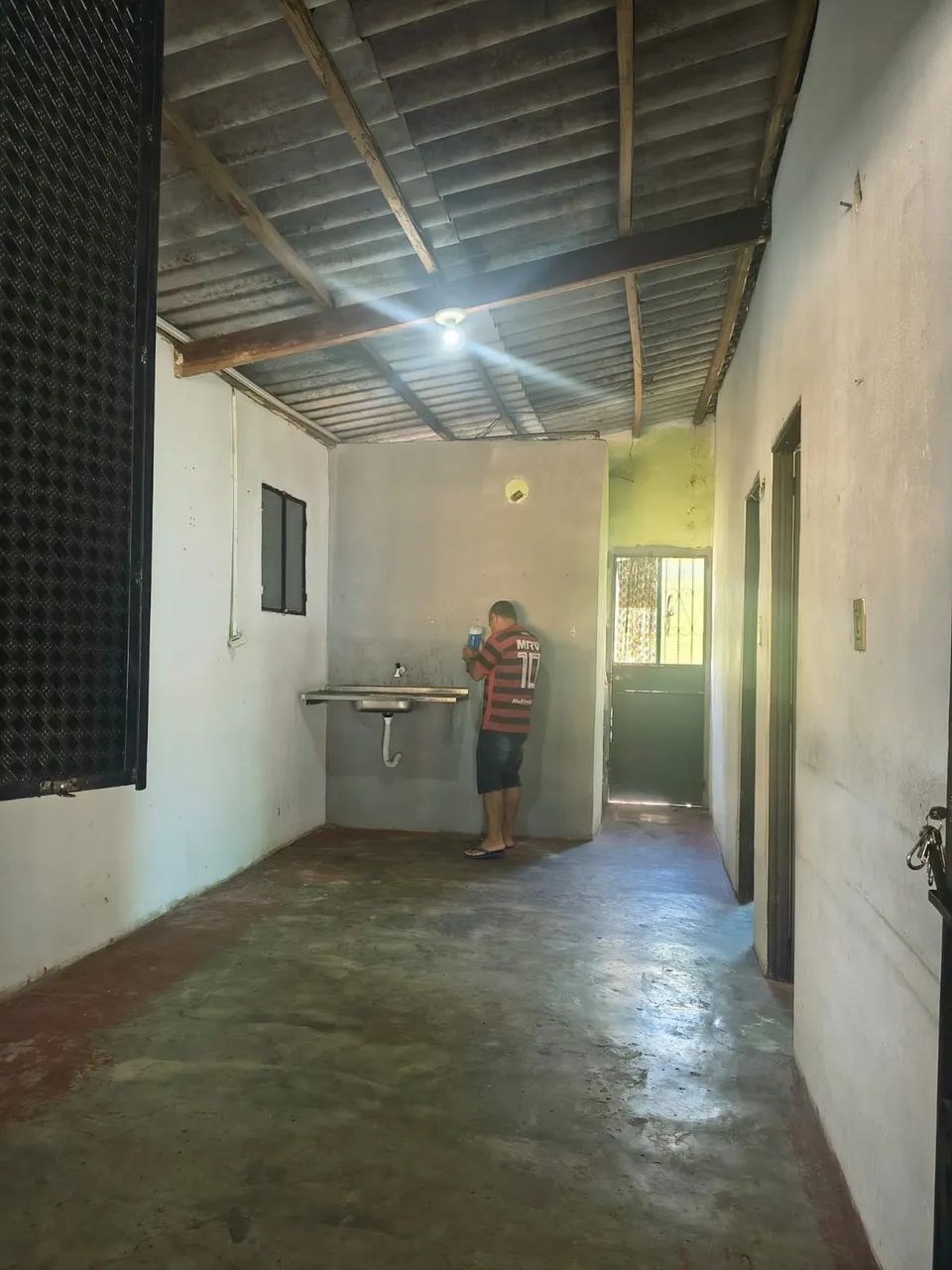VENDE-SE CASA 