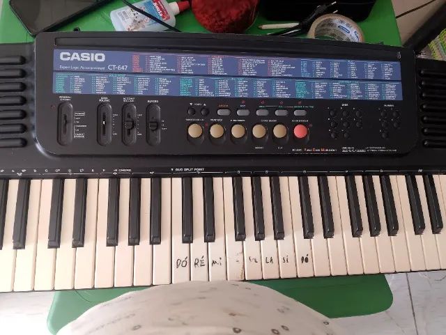 Teclado da marca Casio CT -647