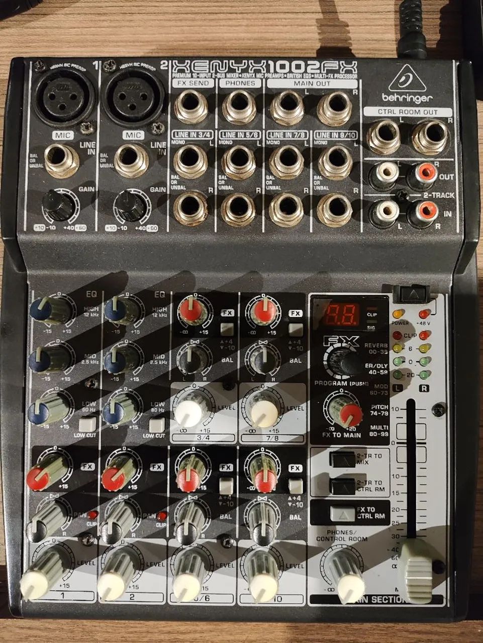 Mesa de som Behringer Xenyx 1002FX com Efeitos - Foto 3