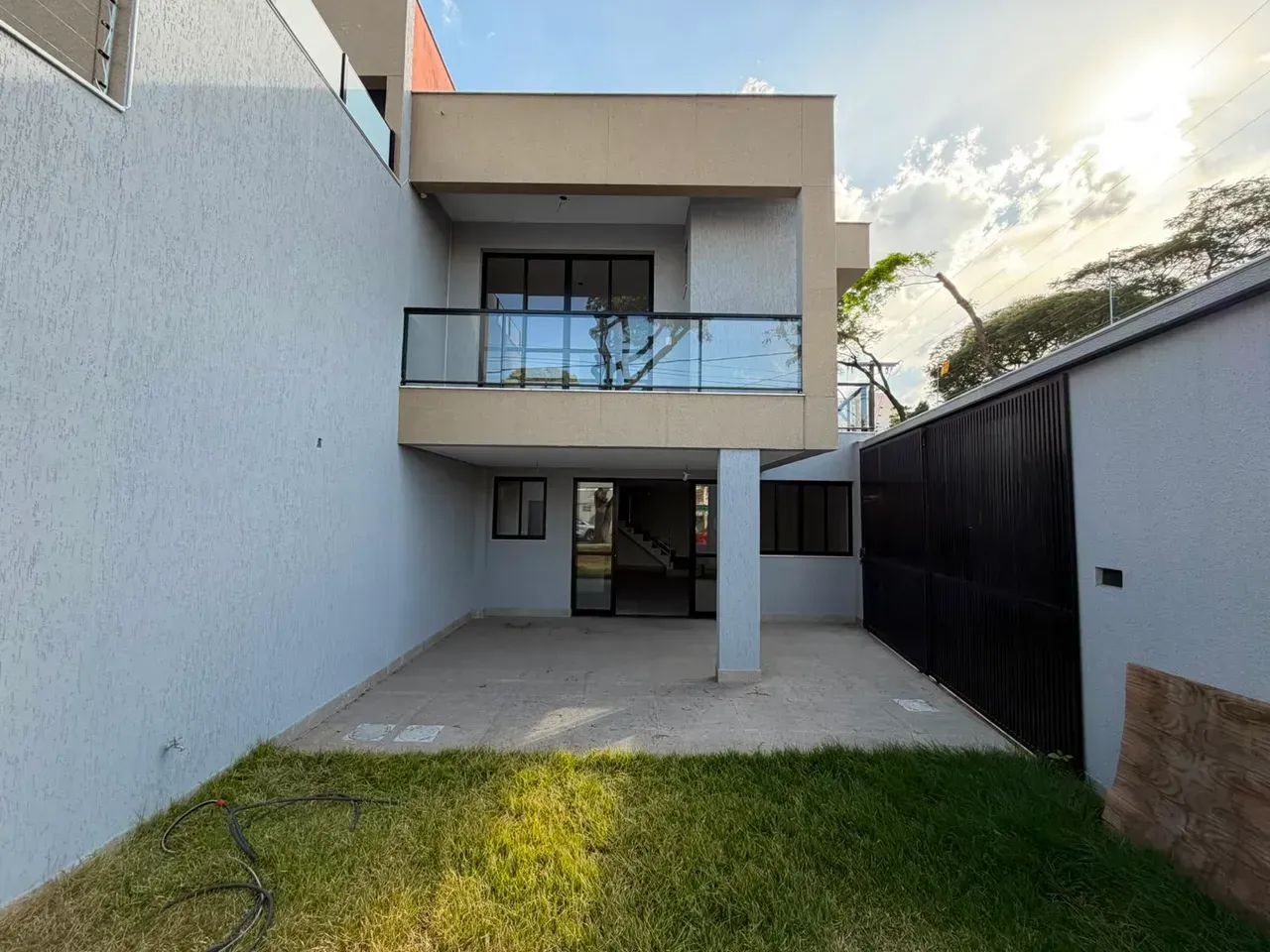 Casa Duplex com 3 quartos sendo 1 suíte 3 banheiros 2 vagas - Foto 2