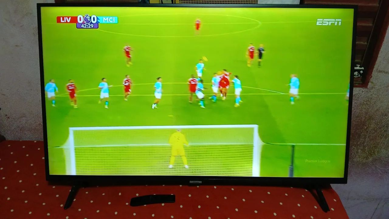 Vendo tv Samsung 50 polegadas smart 4k funcionando perfeitamente valor 1450 pra vim busca - Foto 4