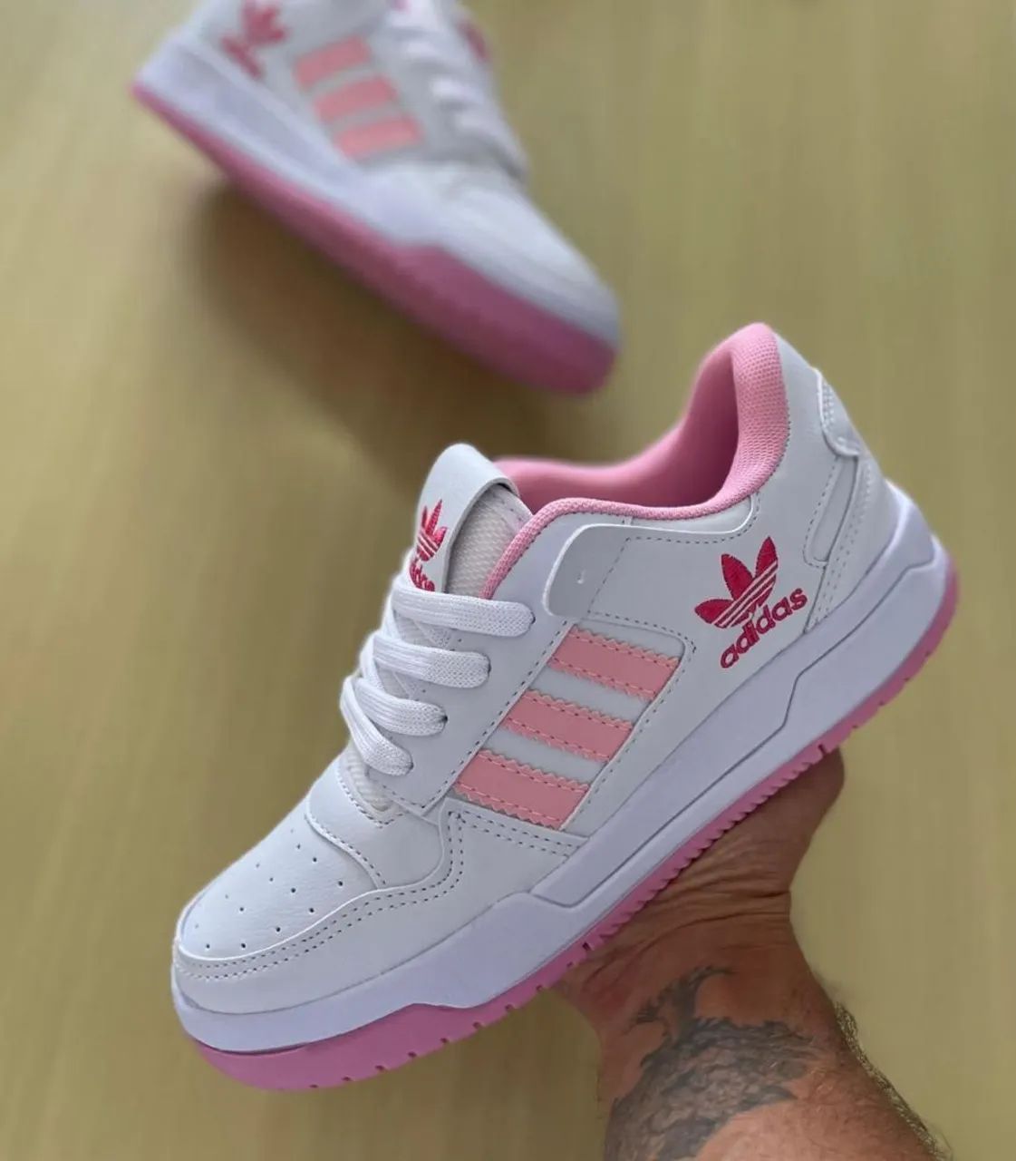 Adidas esportivo