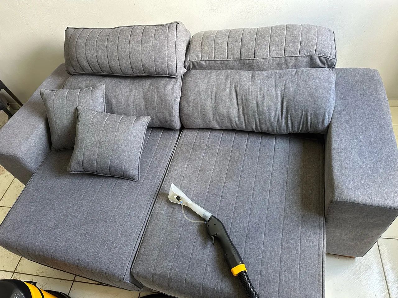 Renove seu sofá com lavagem a seco conosco - Foto 3