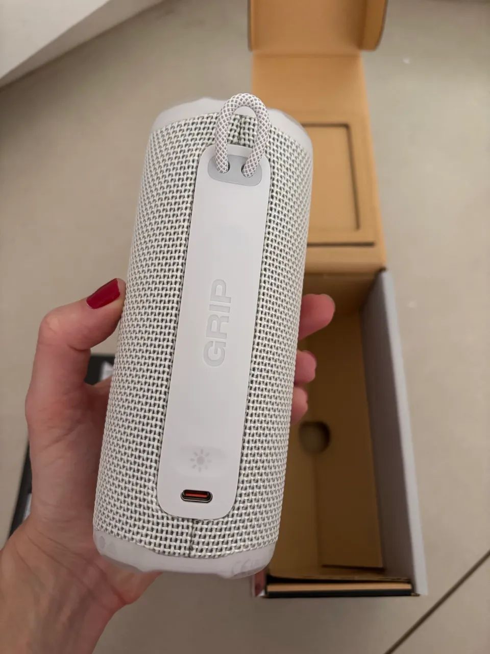 Caixa de som JBL GRIP nova original cor branca  - Foto 3
