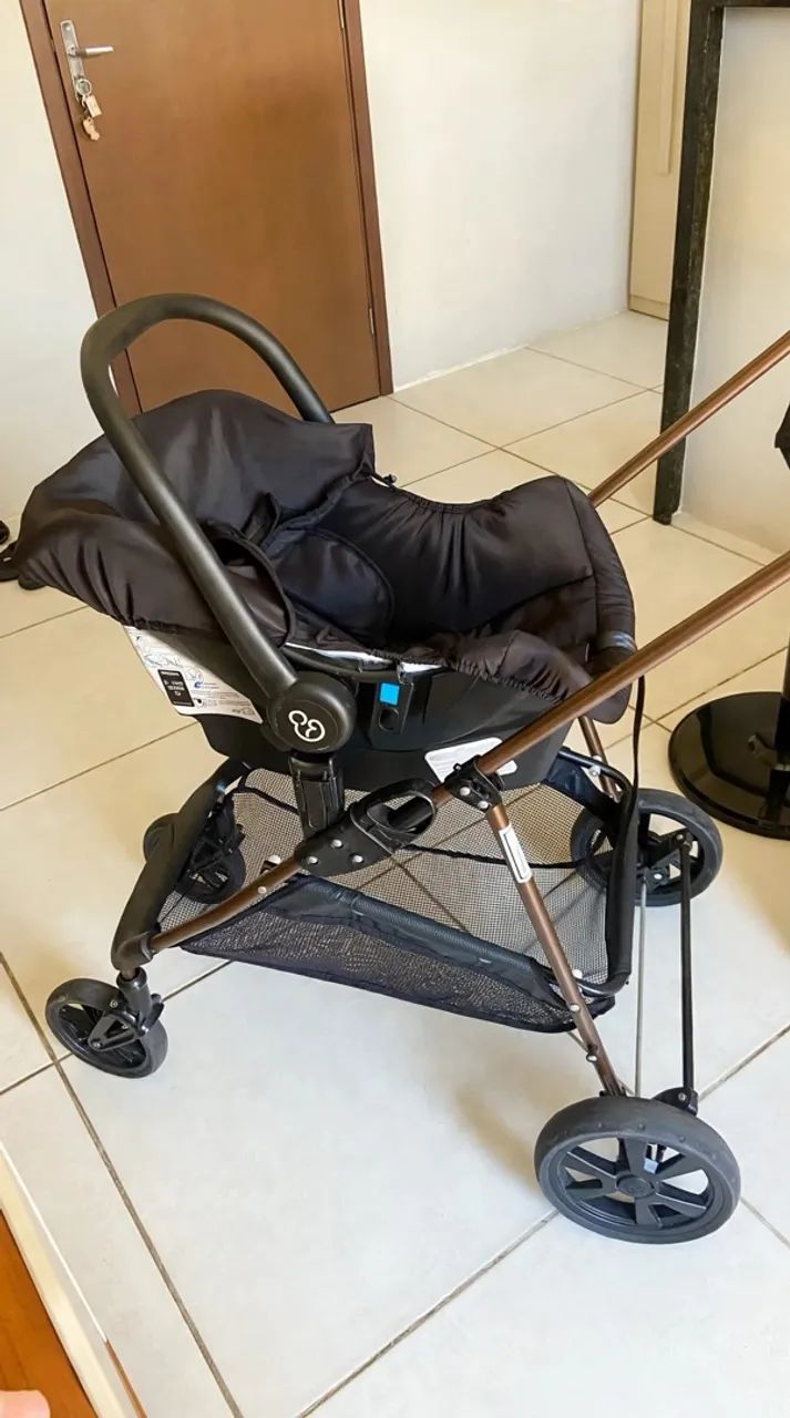 Carrinho de bebê + bebê conforto 