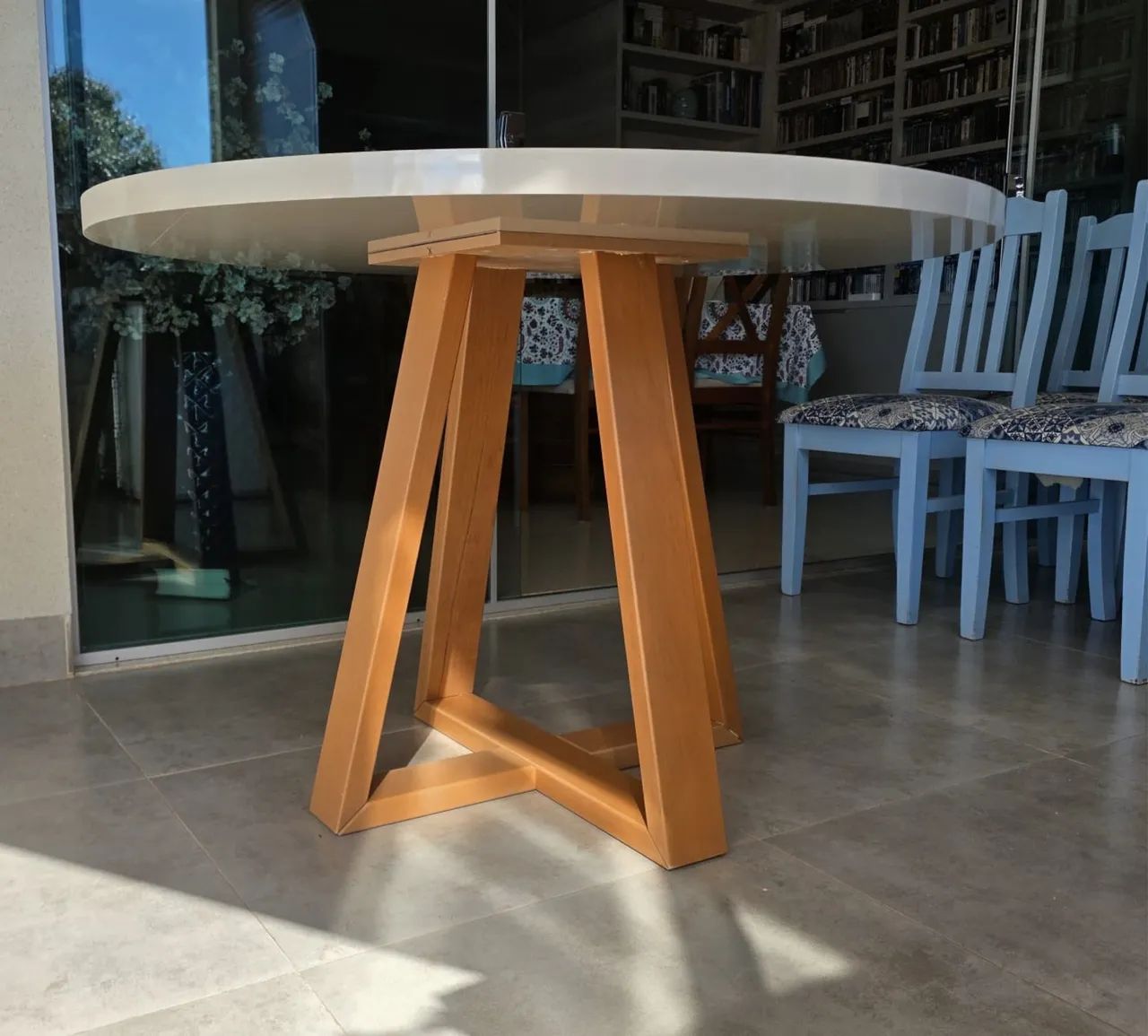 Vendo mesa e cadeiras - Foto 4