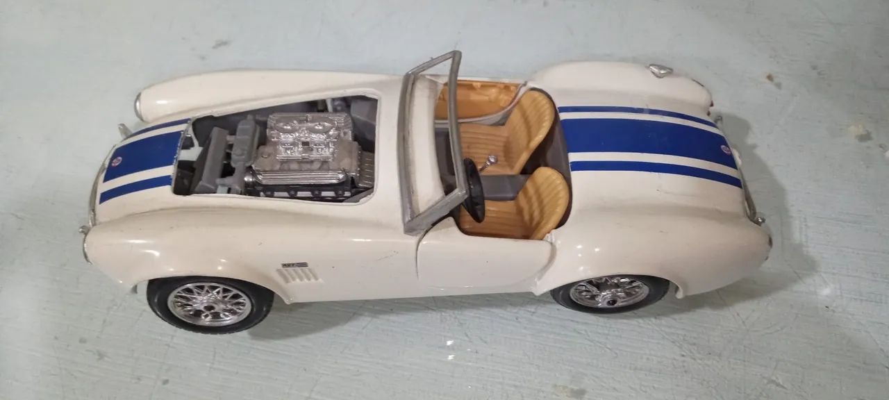 Miniatura carro cobra  1/24