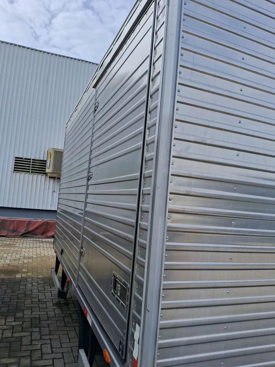 Vendo baú de caminhão 3/4 - Foto 2