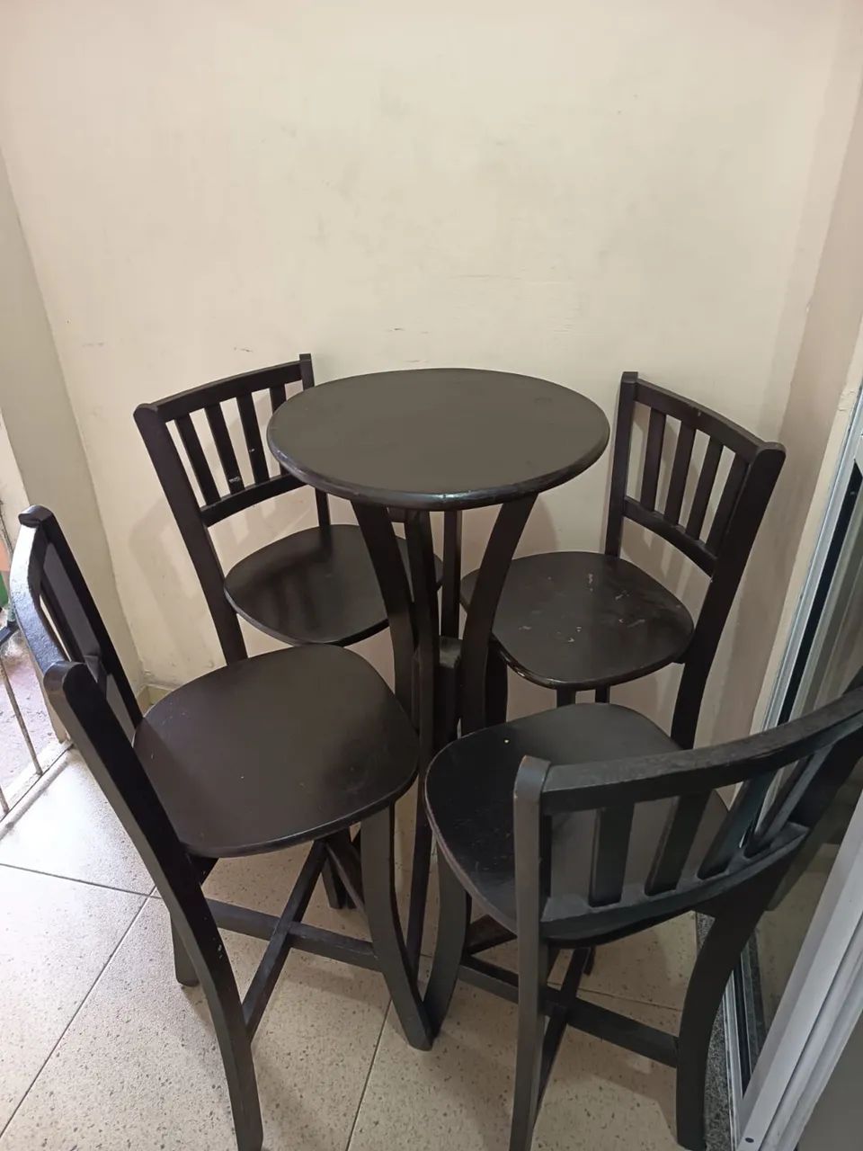 Mesa alta com 4 cadeiras - Estilo Bar  - Foto 4