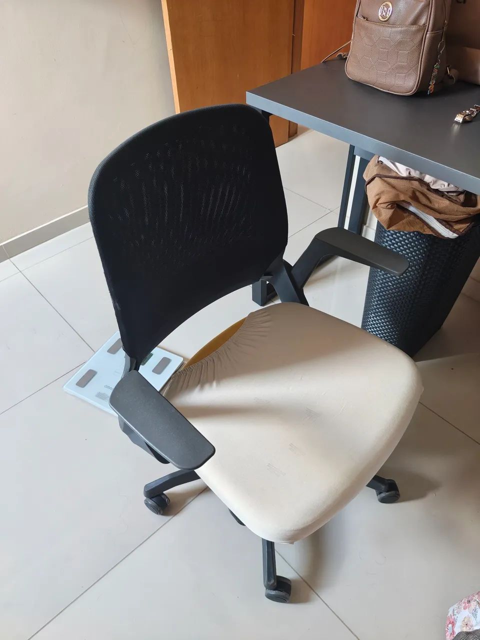 Mesa com cadeira - Foto 2