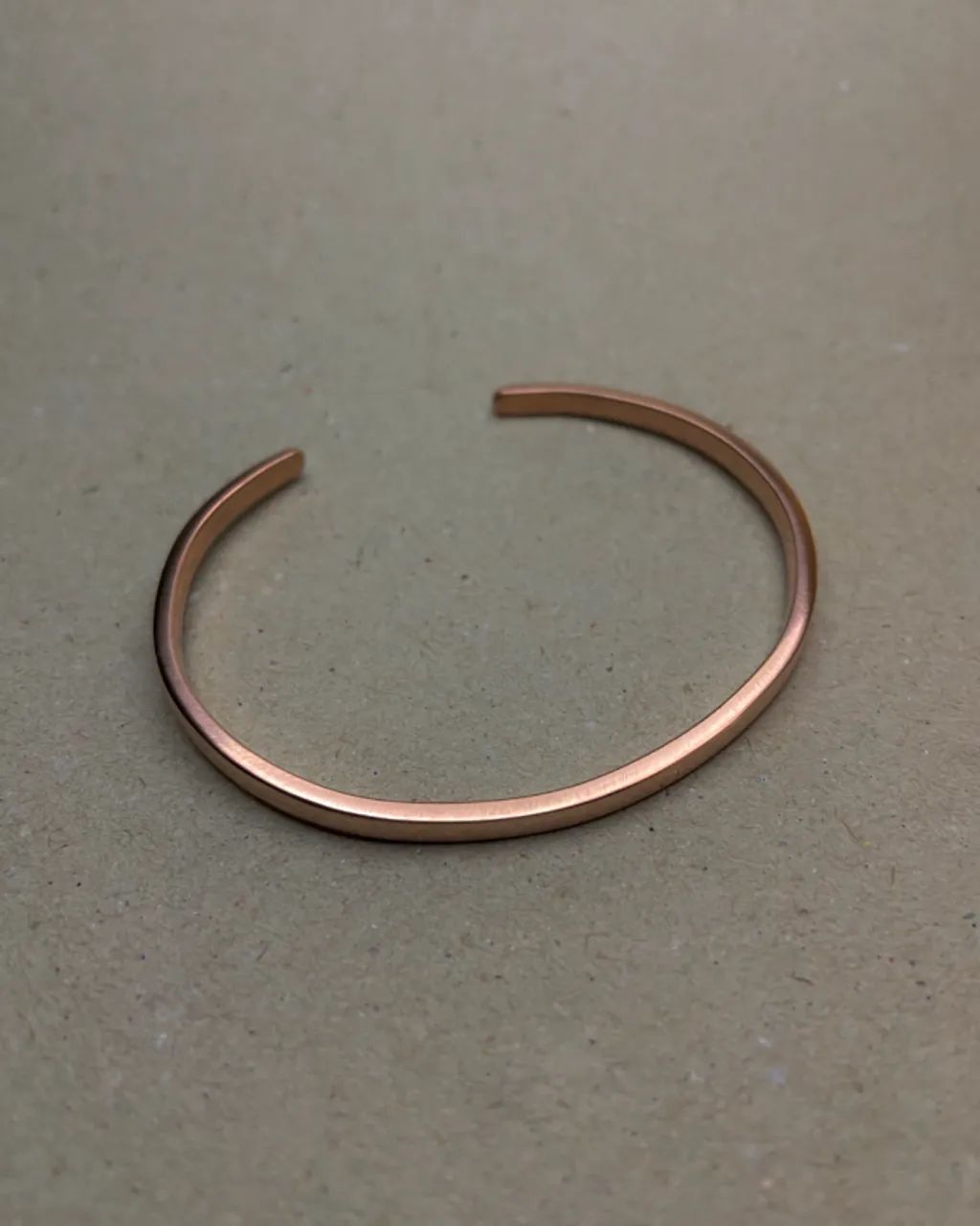 Pulseira de cobre fininha - Foto 2