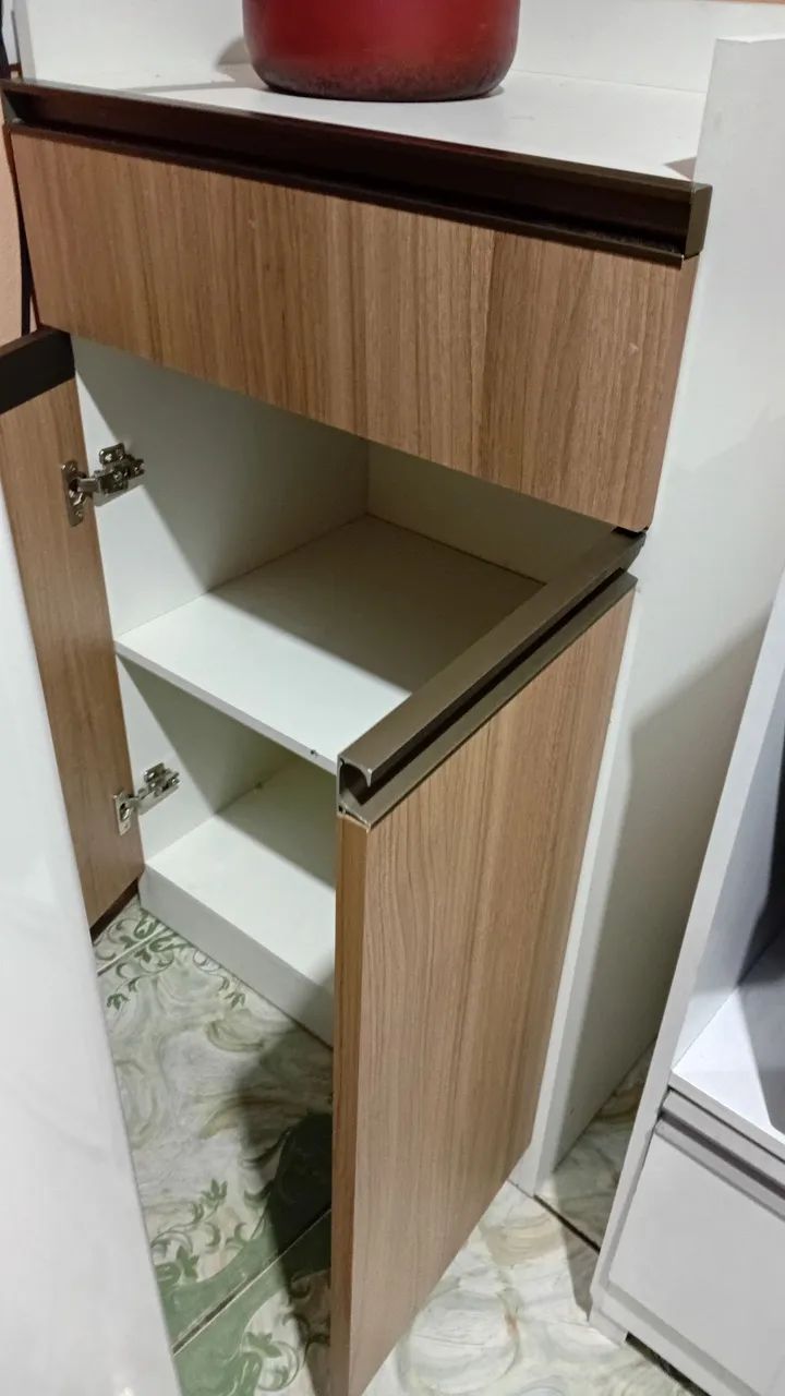 Cômoda com gaveta 