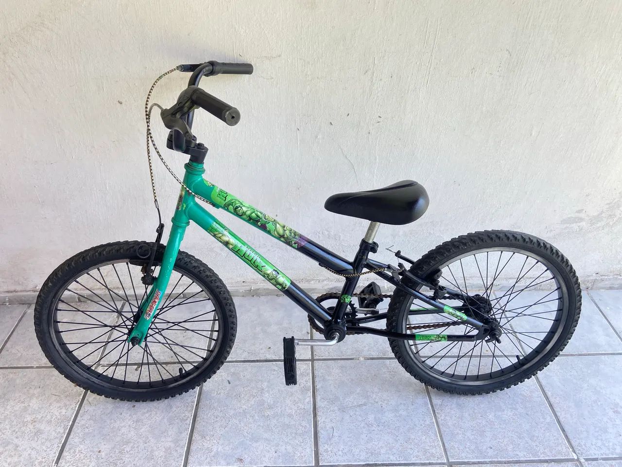 Bicicleta Infantil aro 20 do Hulk  - Foto 4