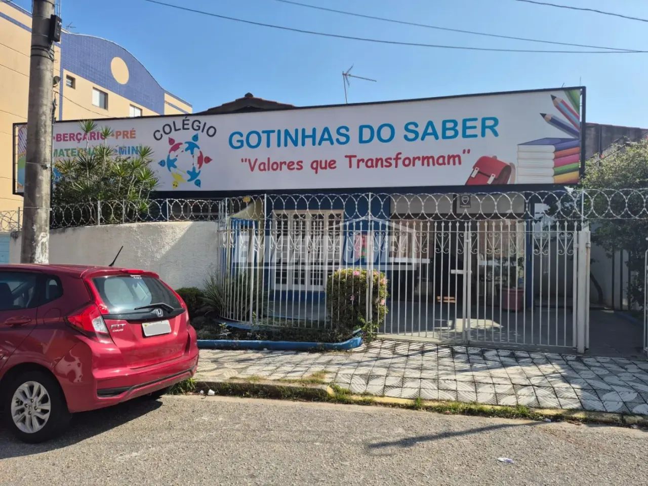 Casa Comercial a venda, localizada no Jardim Faculdade!