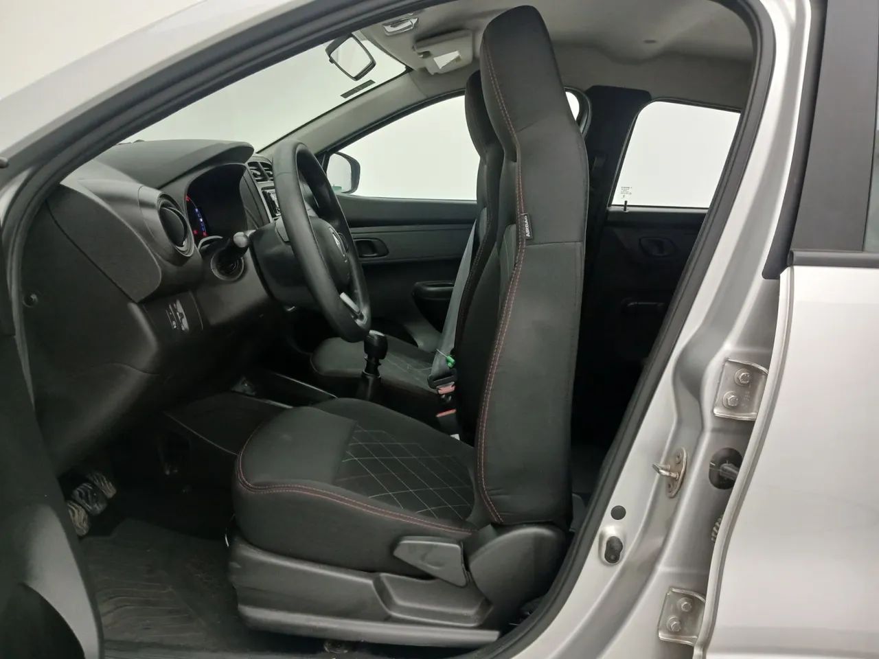 Renault Kwid 1.0 Zen, foto 16 de 18