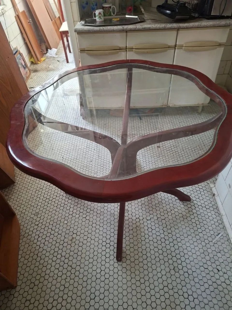 Mesa com tampo de vidro com 4 cadeiras - Foto 4