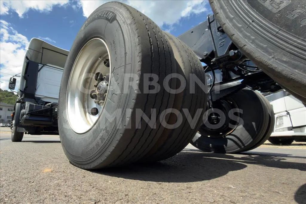 VW 24.280 CONSTELLATION 6X2 - Foto 15