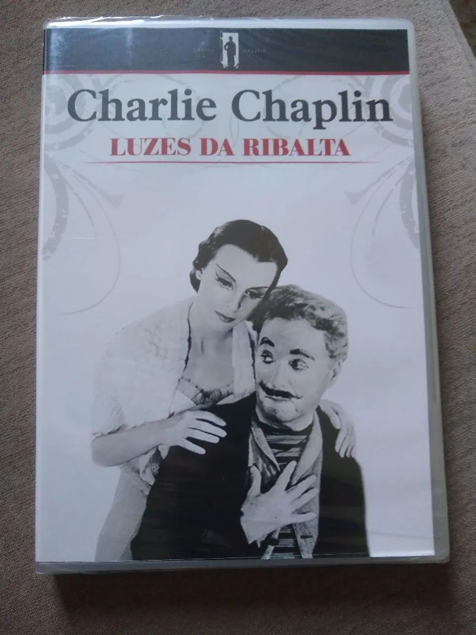 Charles Chaplin! Dois lindos filmes - Foto 3