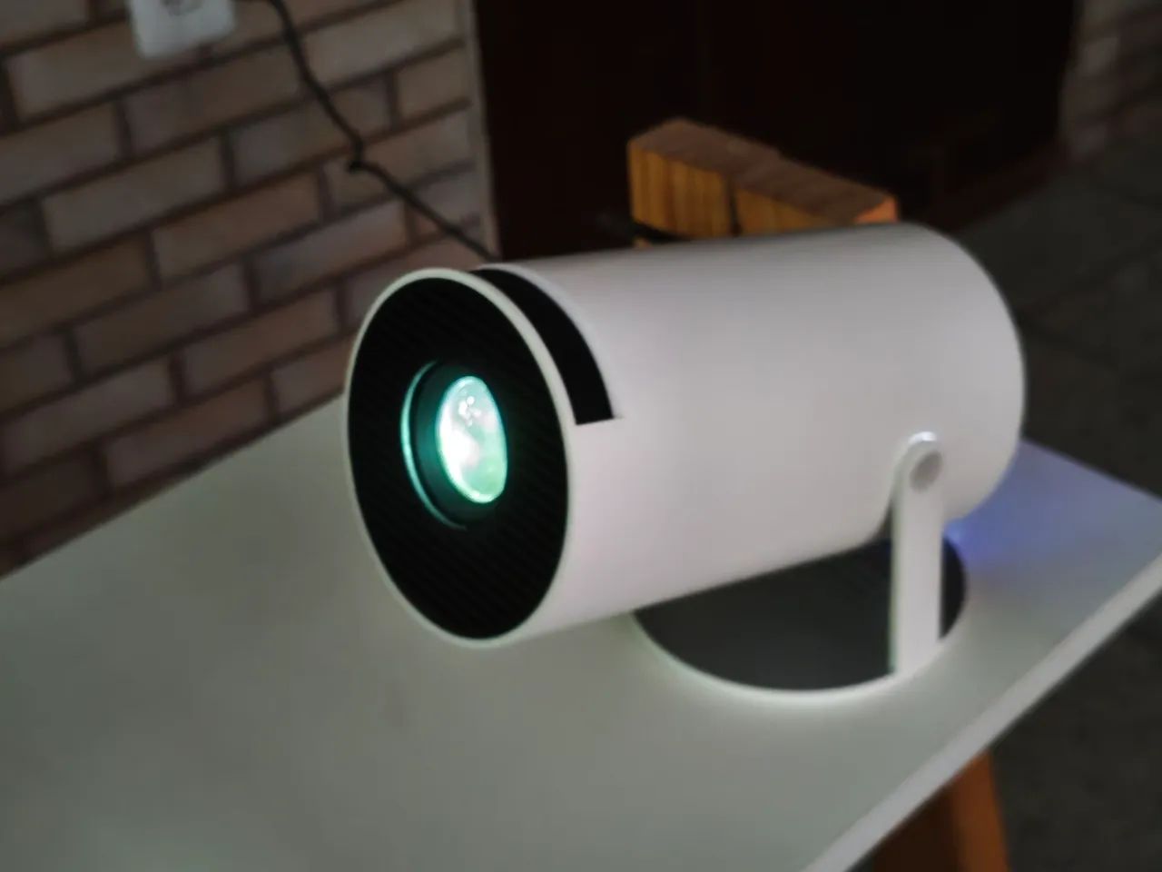 Projetor HY300 Smart Android 11 WiFi Bluetooth 4K - Cinema em Casa - Foto 3