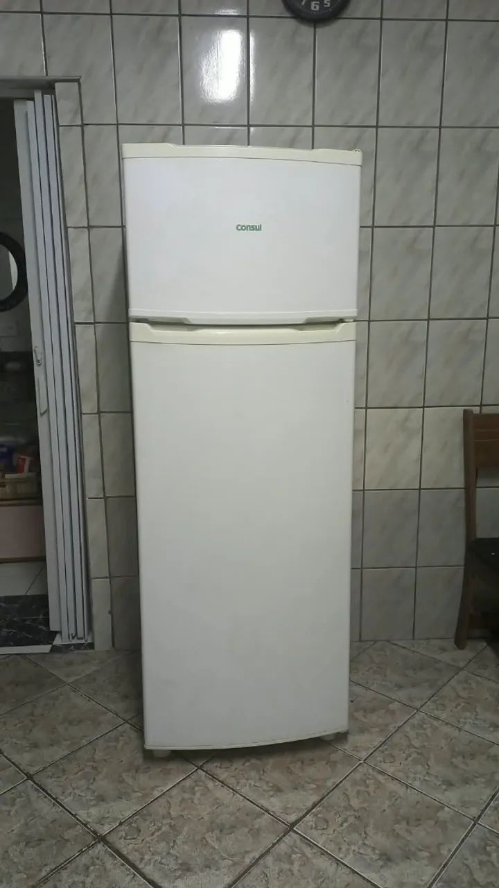 Geladeira Consul funcionando.