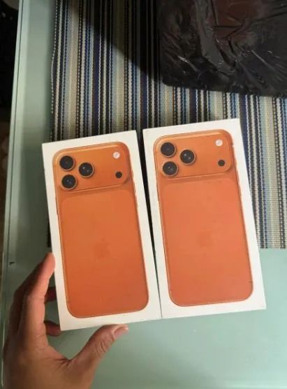 iPhone Pro Max laranja