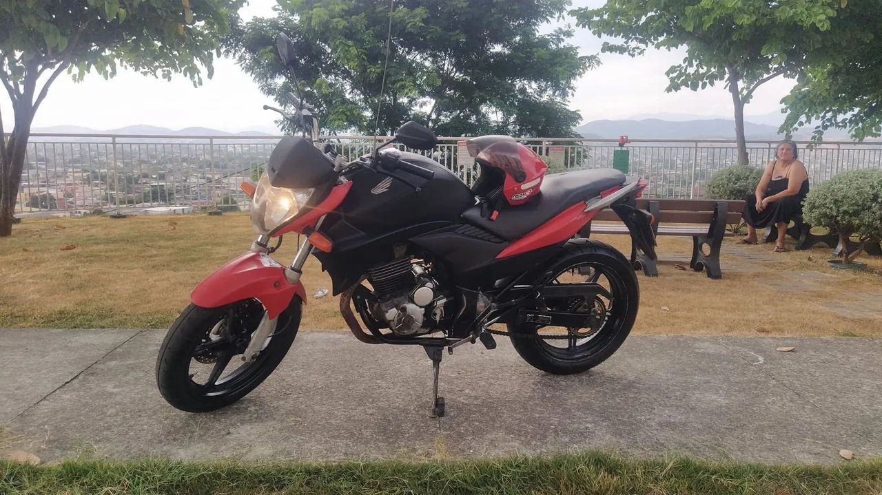 CB 300