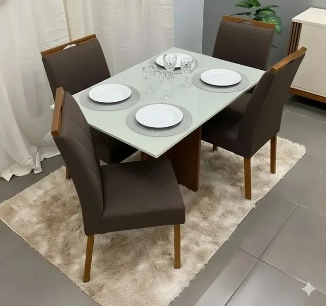 Mesa de jantar Premium com tampo de vidro e cadeiras de madeira maciça