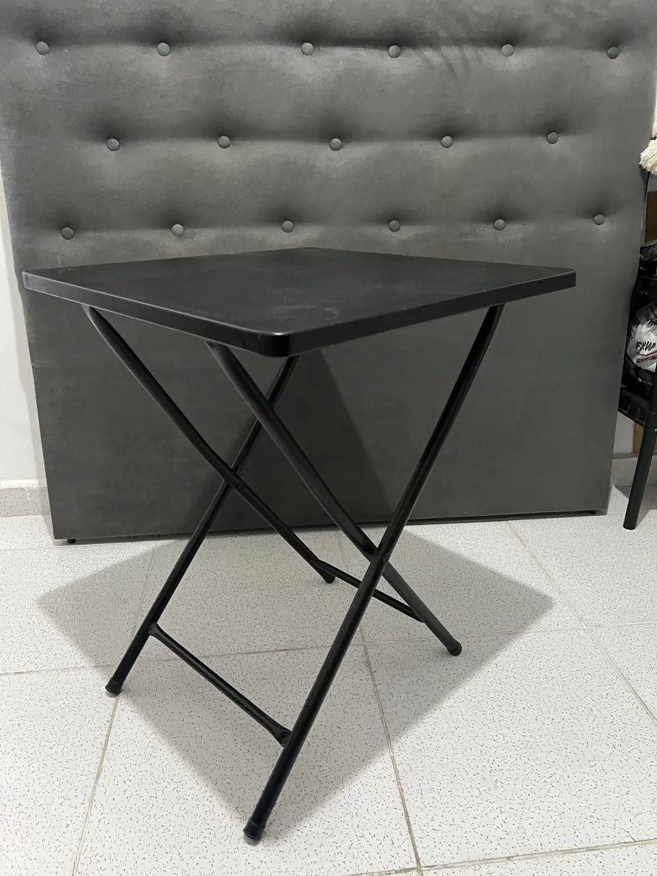 Mesa preta retrátil 