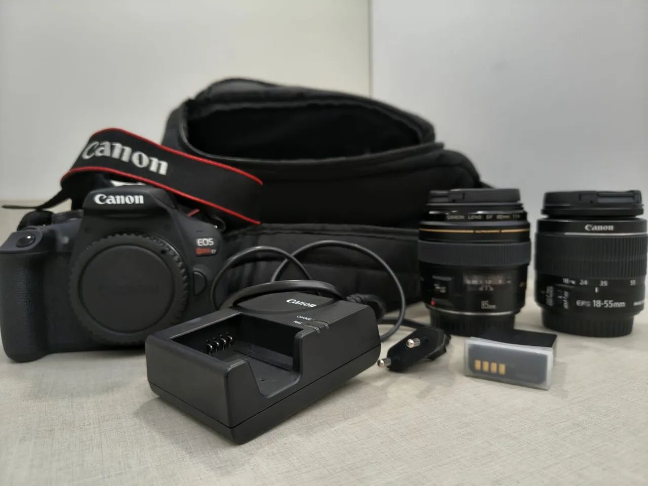 Câmera Canon T7 mais lente EF 85mm