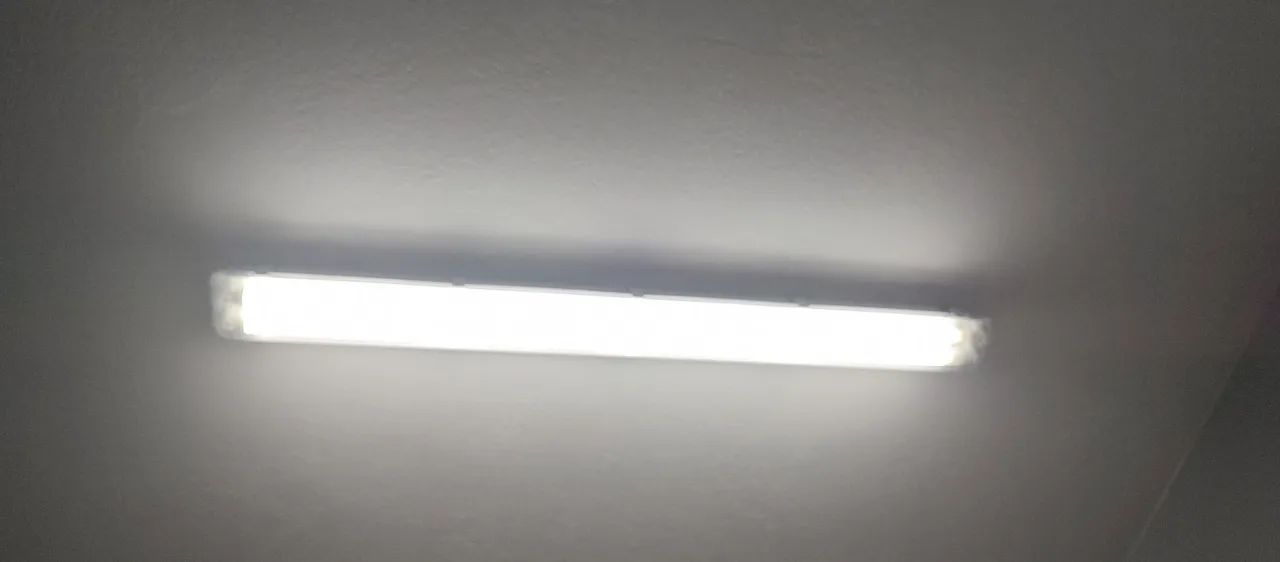 Luminária comercial para 2 lâmpadas de 1,25cm - Foto 3
