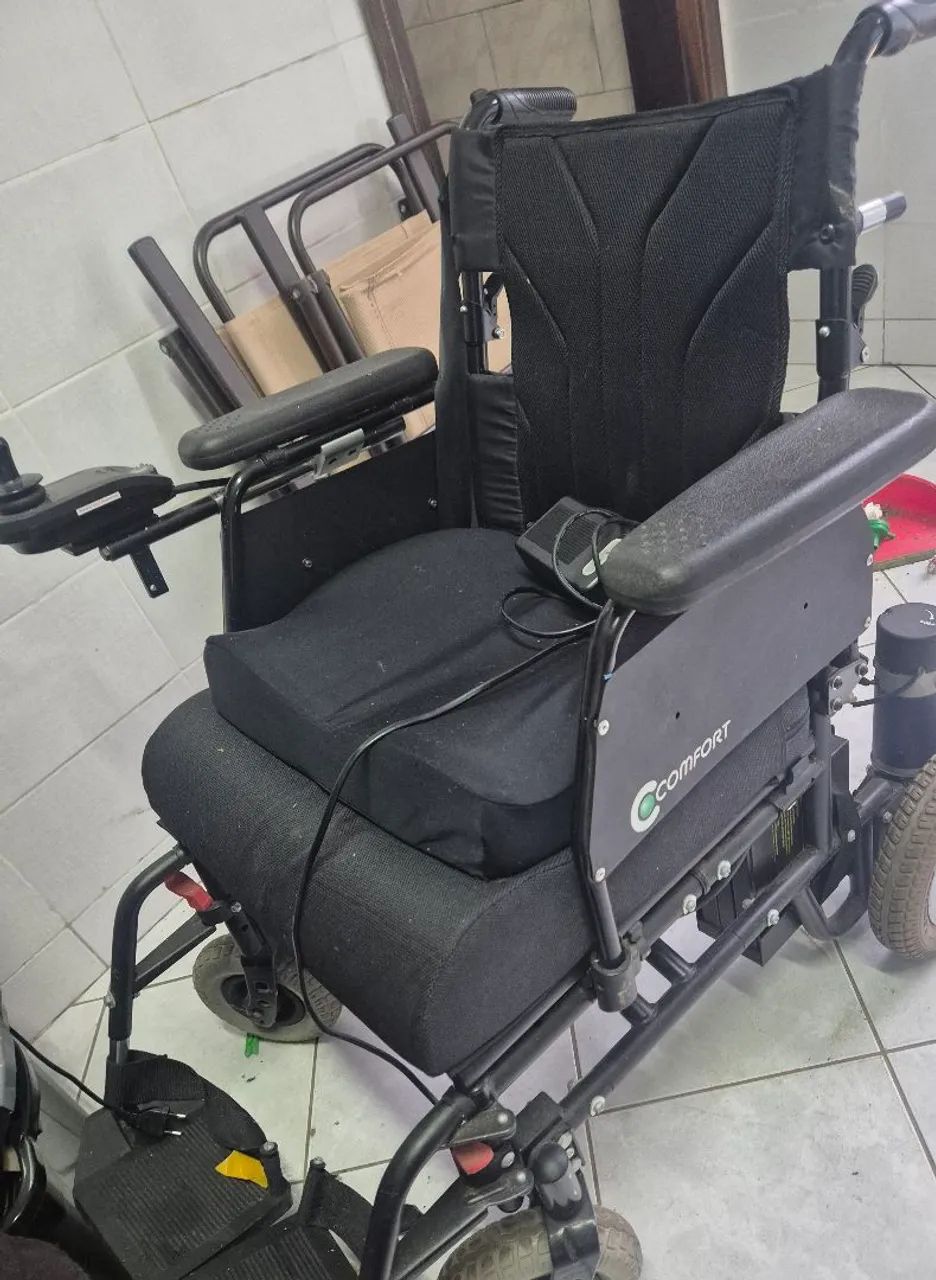 VENDE SE CADEIRA ELÉTRICA  - Foto 4