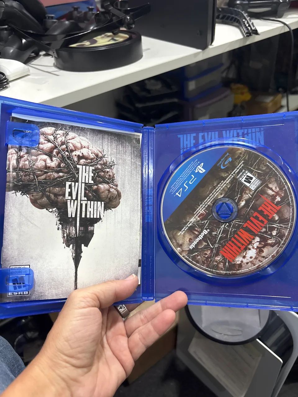 Jogo seminovo The evil Within Ps4 - Foto 2