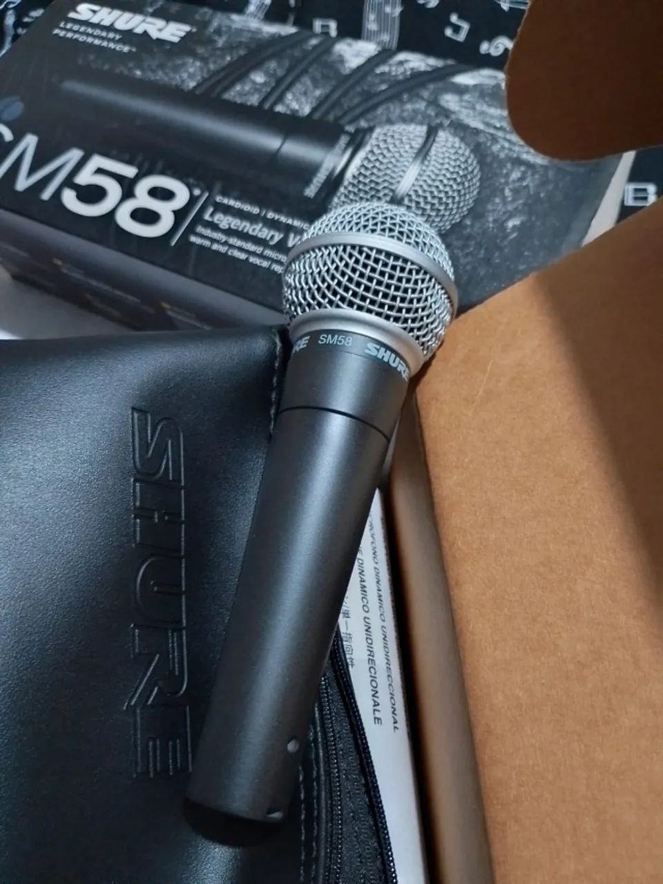 Microfone Shure SM58 com acessórios. - Foto 2