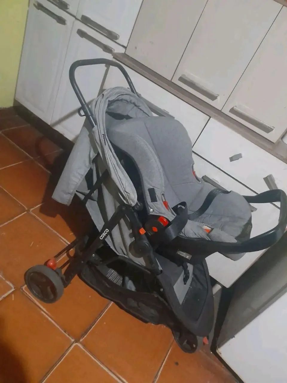 Carrinho de bebê com bebê conforto  - Foto 5
