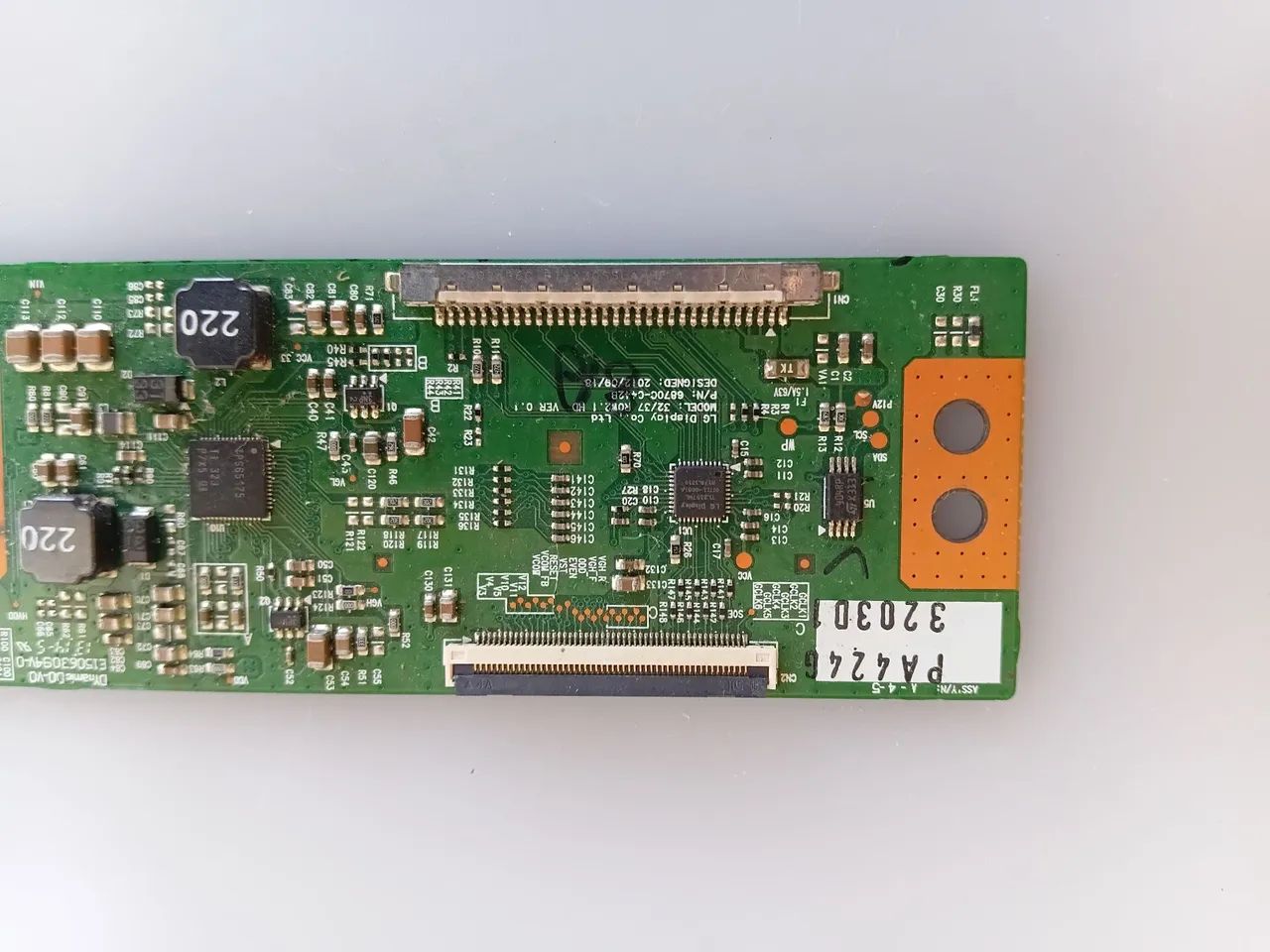 Placa T-Con 6870C-0428B LG - 32" - Usada