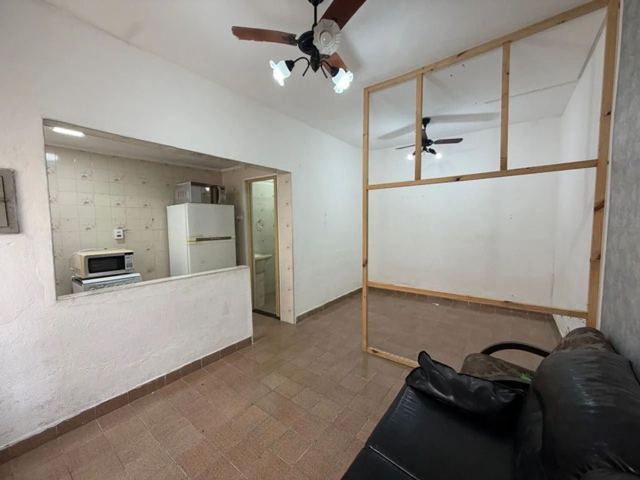 Kitnet térrea com garagem no Canto do Forte - Foto 3
