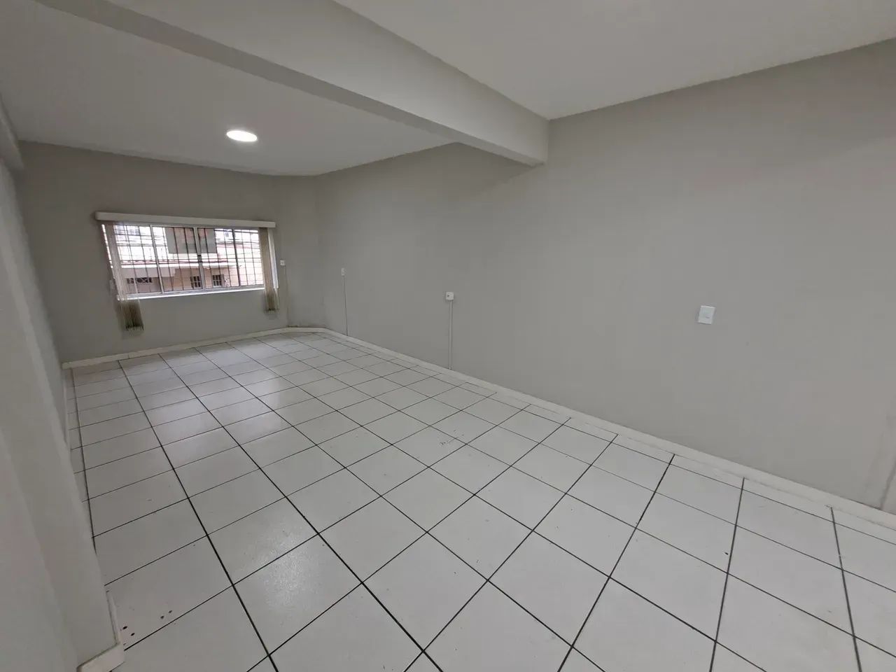 SALA COMERCIAL CENTRAL COM 75M² - Foto 4