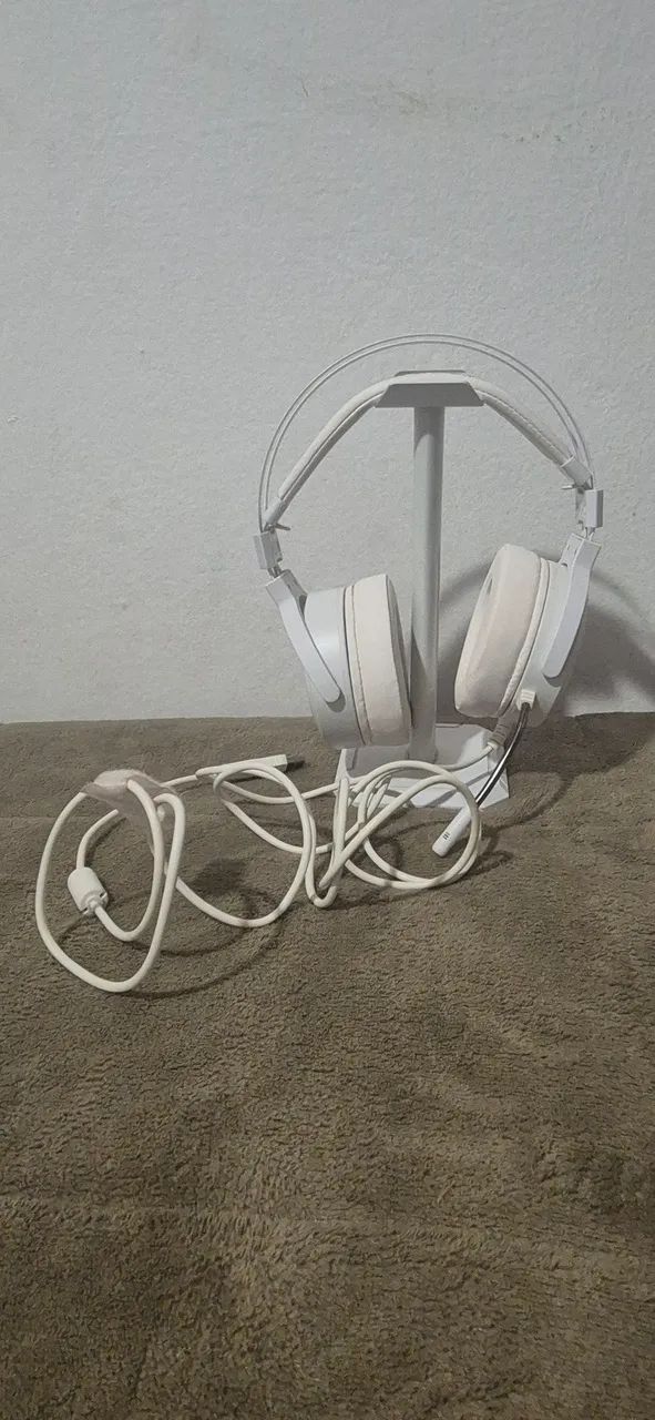 Fone de Ouvido Red Dragon Branco Com Suporte e Microfone