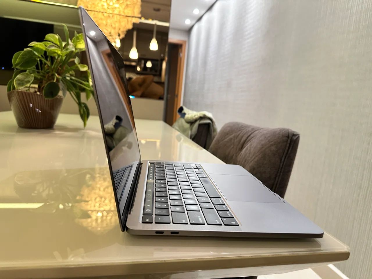 MacBook Pro 13.3 2020 com touch bar, 16GB memória, 500GB